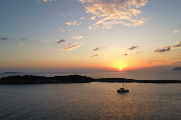 Mitsegeln ab Insel Samos, erlebe den Dodekanes unter Segeln von Catamaran Didyma