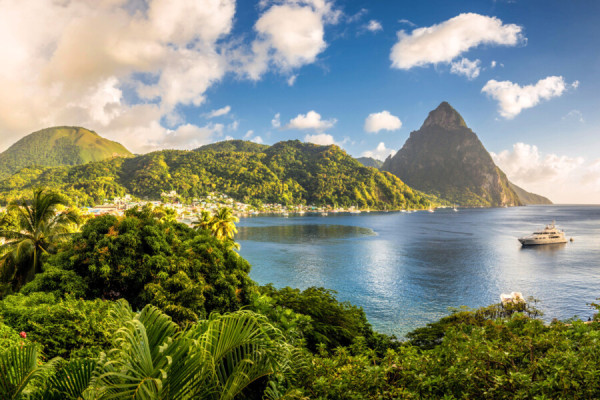 Entdecke die Inseln der Karibik ab Martinique  max. 4 Gäste in den 2 grossen Heckkabinen von FAIR LADY Jeanneau 54DS