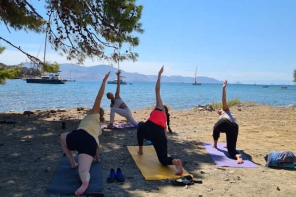 8 Tage Yoga Urlaub an Board einer Segelyacht in Sardinien und Korsika von 