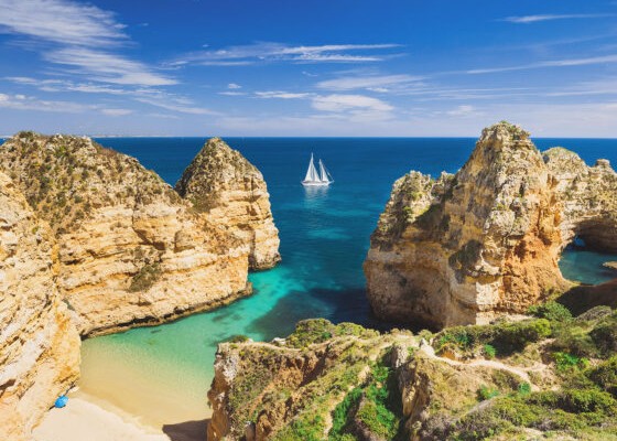 Segelurlaub entlang der Küste der Algarve und Andalusiens – Abenteuer Großsegler von 